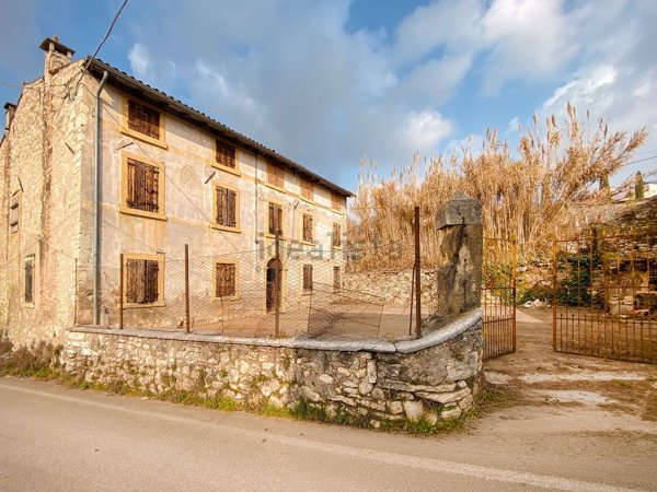 casale in vendita a Negrar di Valpolicella