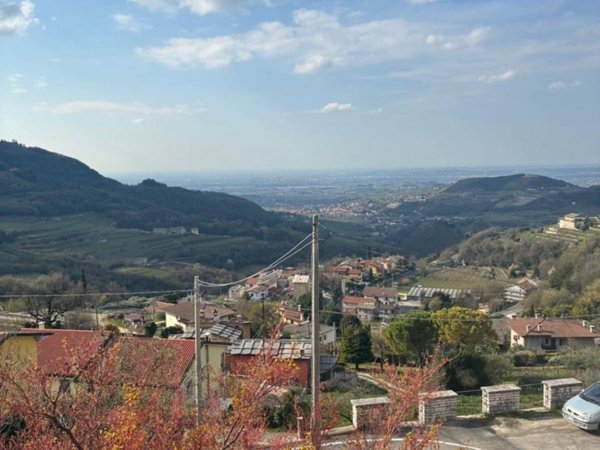 appartamento in vendita a Negrar di Valpolicella in zona Mazzano