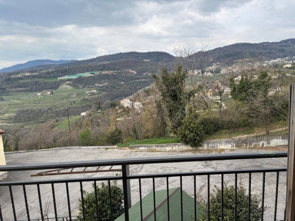 appartamento in vendita a Negrar di Valpolicella in zona Mazzano
