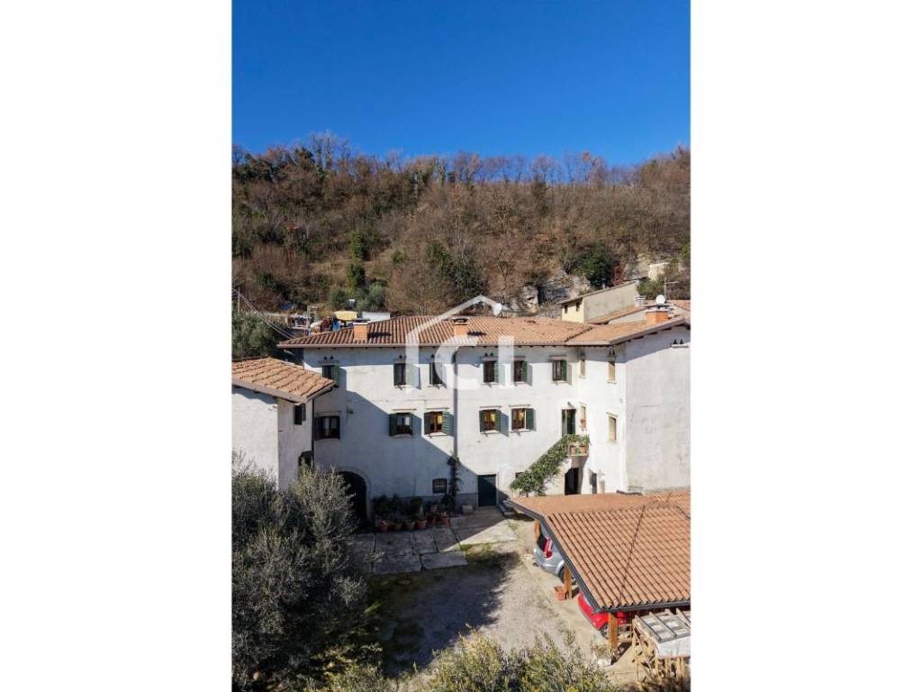 casa indipendente in vendita a Negrar di Valpolicella in zona Torbe