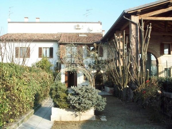 casa indipendente in vendita a Negrar di Valpolicella in zona Santa Maria