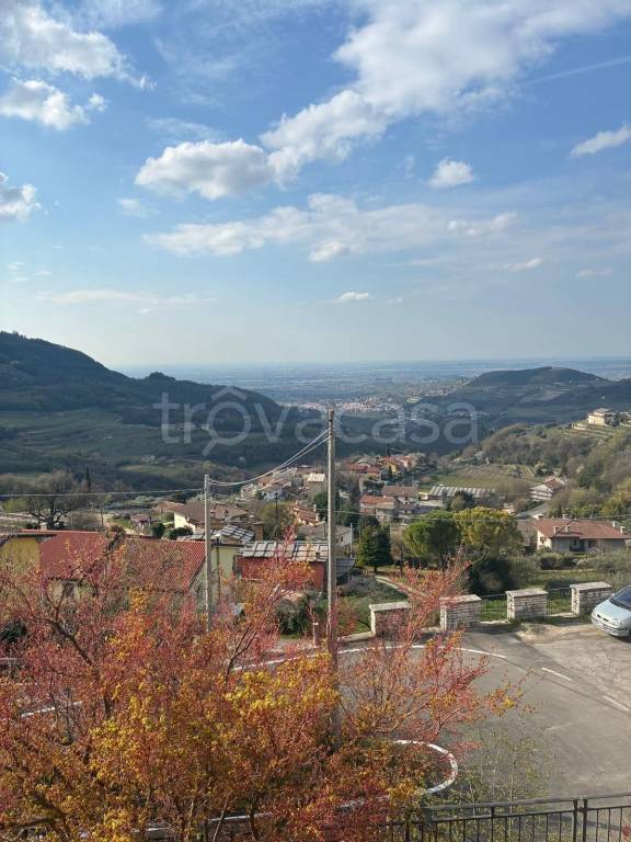 appartamento in vendita a Negrar di Valpolicella in zona Mazzano