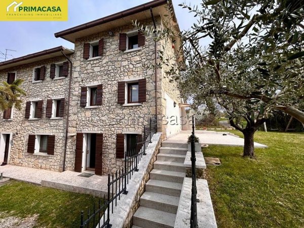 casa indipendente in vendita a Negrar di Valpolicella in zona Torbe