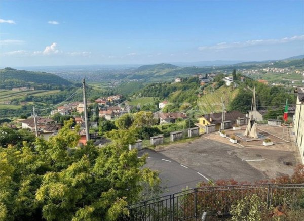 appartamento in vendita a Negrar di Valpolicella in zona Mazzano