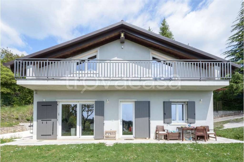 casa indipendente in vendita a Negrar di Valpolicella in zona Montecchio