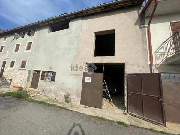 pentavano in vendita a Negrar di Valpolicella in zona Montecchio