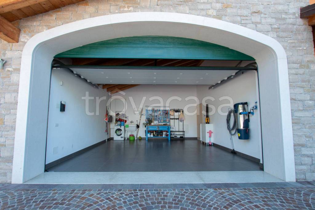 casa indipendente in vendita a Negrar di Valpolicella in zona Arbizzano