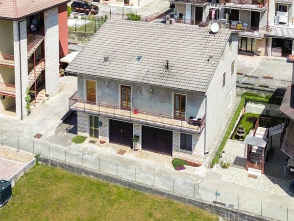 casa indipendente in vendita a Negrar di Valpolicella in zona Fane