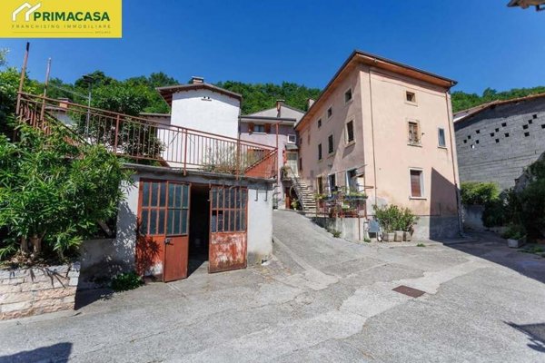 esavano in vendita a Negrar di Valpolicella in zona Torbe