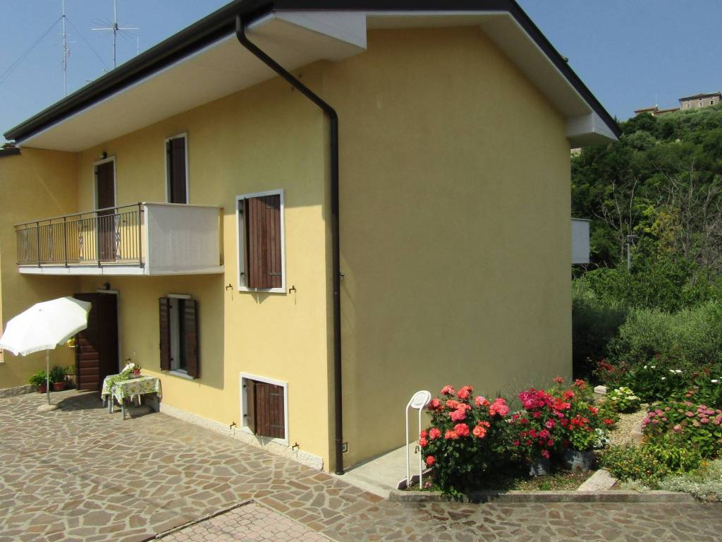 casa indipendente in vendita a Negrar di Valpolicella in zona Mazzano