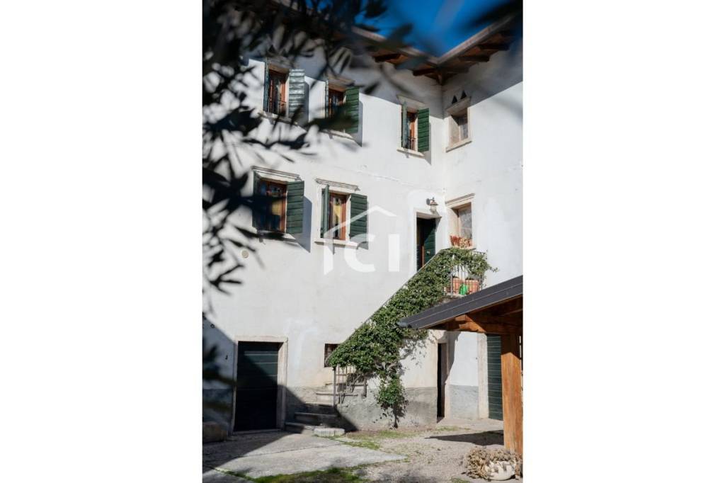 casa indipendente in vendita a Negrar di Valpolicella in zona Torbe