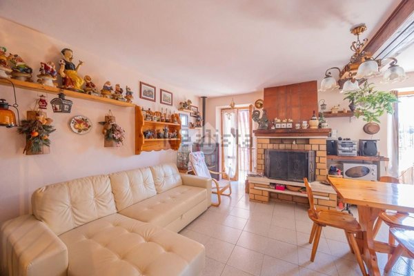 casa indipendente in vendita a Negrar di Valpolicella in zona Mazzano