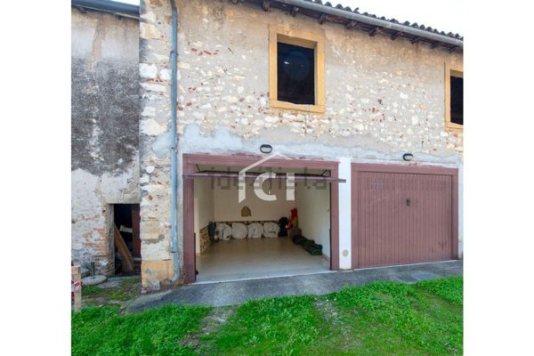 casale in vendita a Negrar di Valpolicella in zona Arbizzano