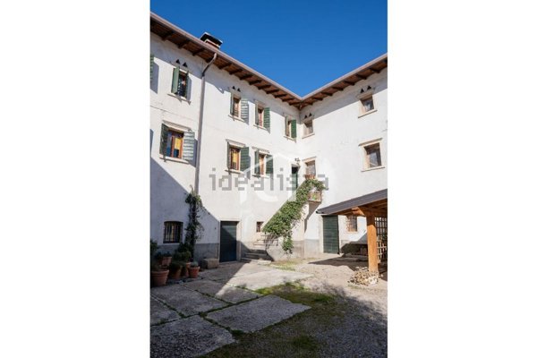 casale in vendita a Negrar di Valpolicella in zona Torbe