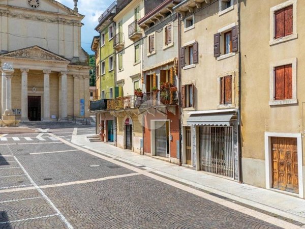 intera palazzina in vendita a Negrar di Valpolicella in zona Fane