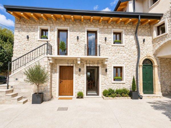 casa indipendente in vendita a Negrar di Valpolicella
