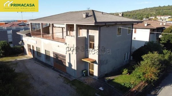 appartamento in vendita a Negrar di Valpolicella in zona Fane