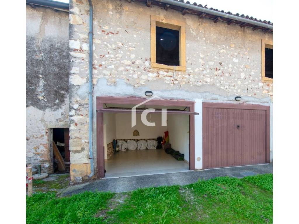 casa indipendente in vendita a Negrar di Valpolicella in zona Arbizzano