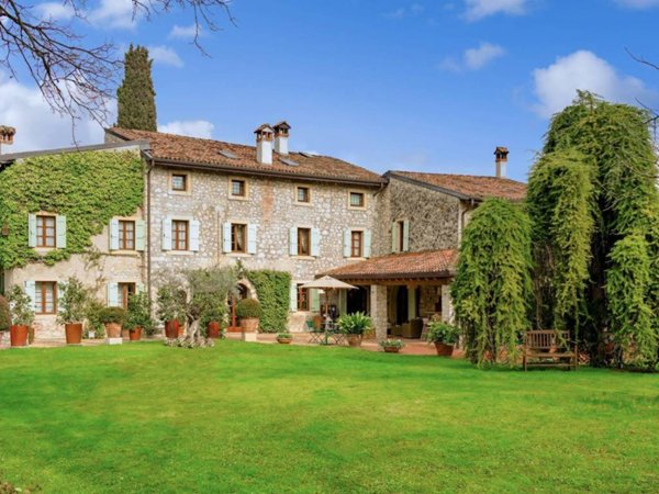 casa indipendente in vendita a Negrar di Valpolicella in zona Jago