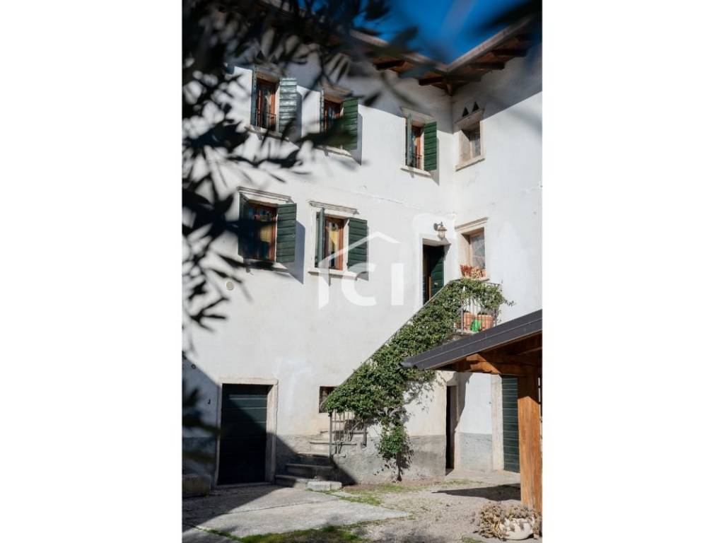 casa indipendente in vendita a Negrar di Valpolicella in zona Fane