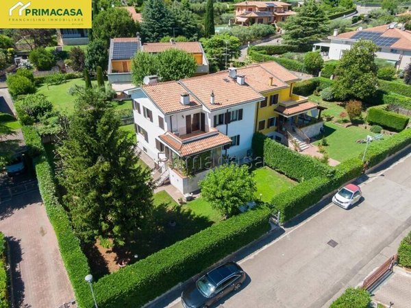 casa indipendente in vendita a Negrar di Valpolicella in zona Santa Maria