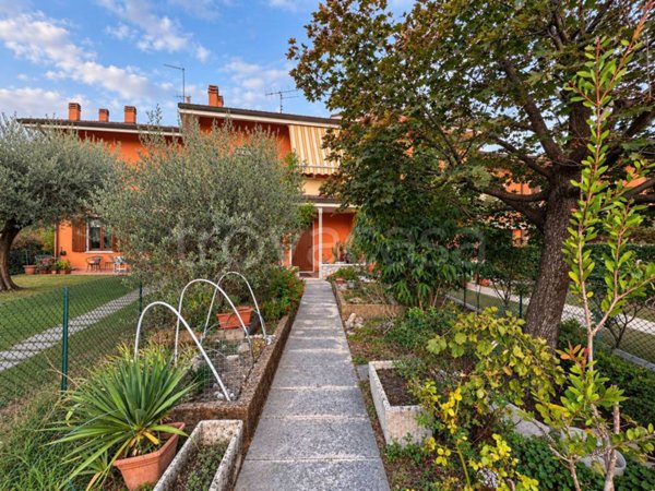casa indipendente in vendita a Negrar di Valpolicella in zona Santa Maria