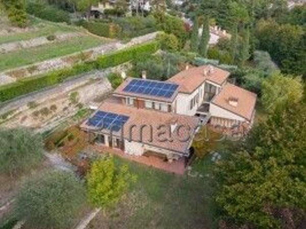 casa indipendente in vendita a Negrar di Valpolicella in zona Santa Maria