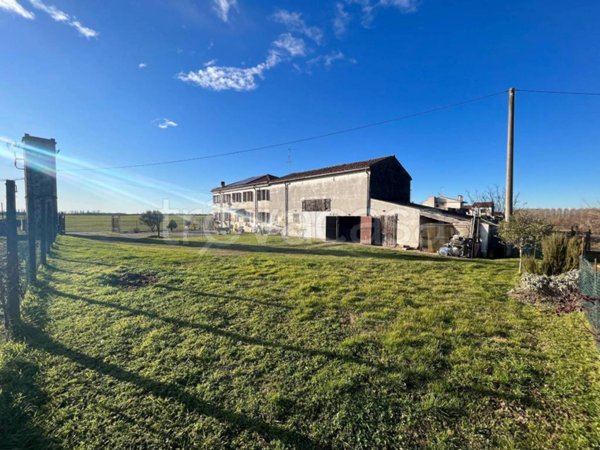 casa indipendente in vendita a Nogara in zona Montalto