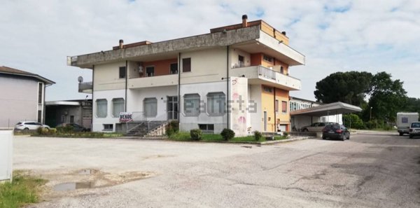 locale commerciale in vendita a Nogara