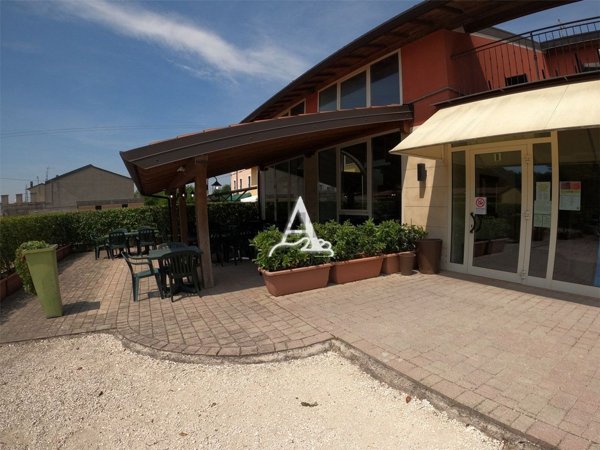 locale commerciale in vendita a Nogara