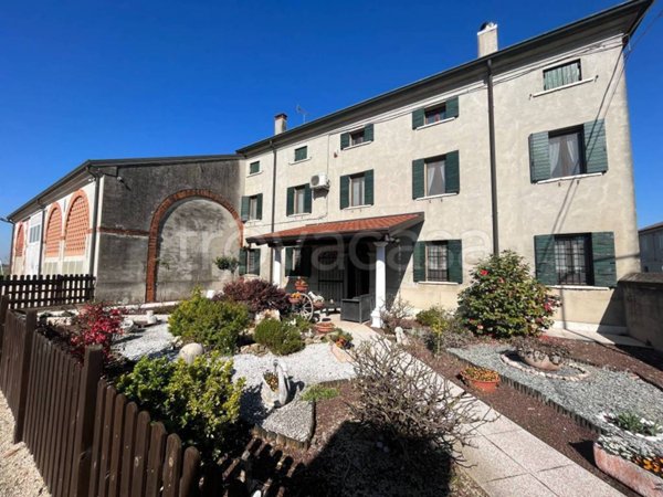 villa in vendita a Nogara in zona Brancon