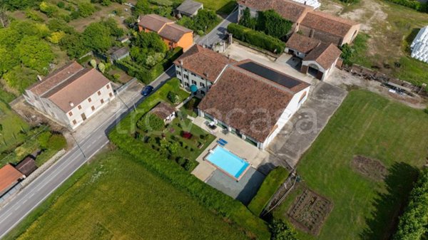 villa in vendita a Nogara in zona Brancon