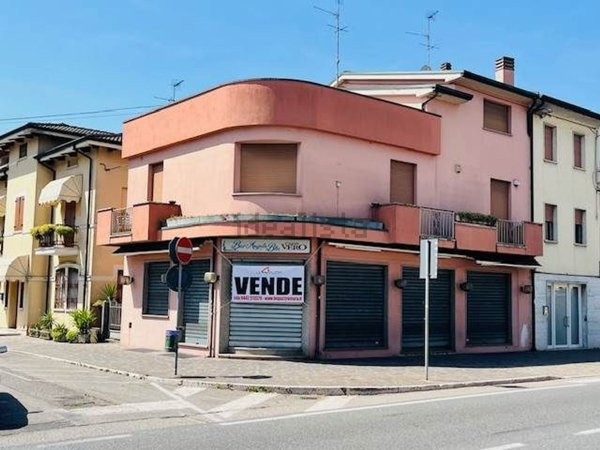 locale commerciale in vendita a Nogara