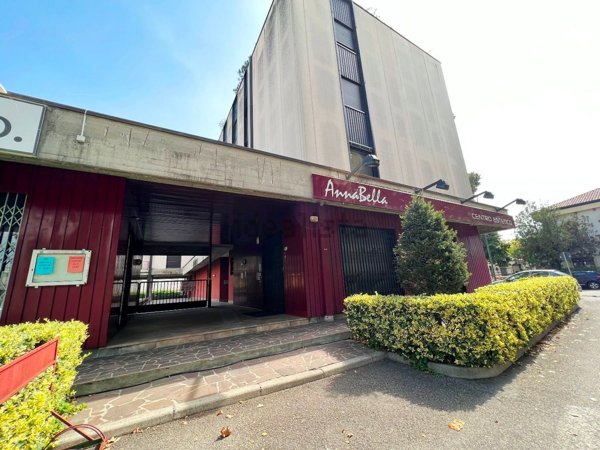 locale commerciale in vendita a Nogara