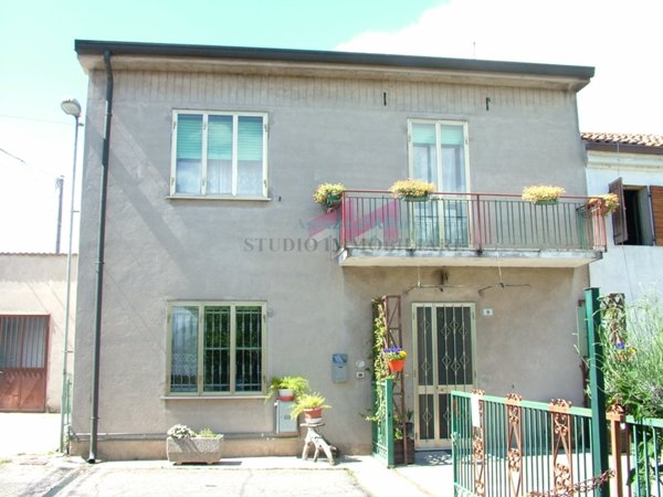 casa indipendente in vendita a Nogara in zona Caselle