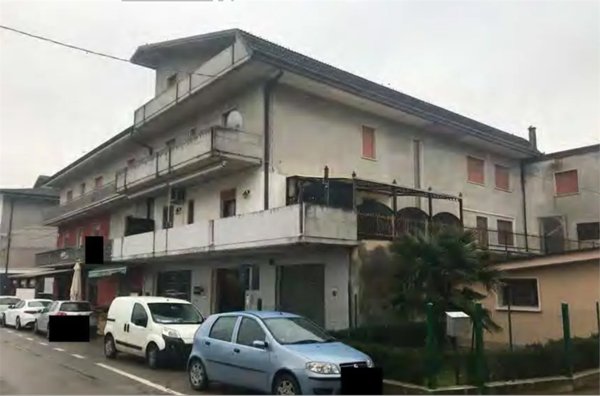 negozio in vendita a Nogara in zona Calcinaro