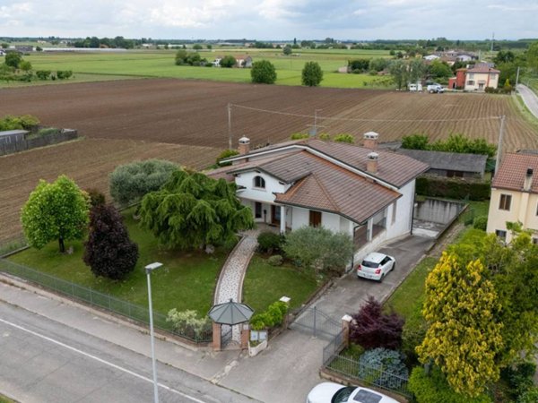 casa indipendente in vendita a Nogara in zona Montalto