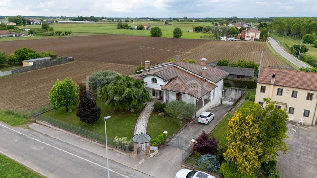 casa indipendente in vendita a Nogara in zona Montalto