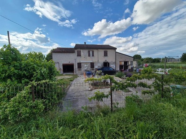 casa indipendente in vendita a Nogara in zona Caselle