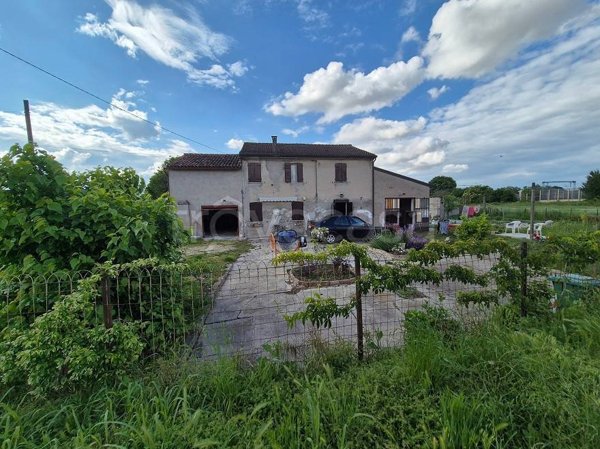 casa indipendente in vendita a Nogara in zona Caselle