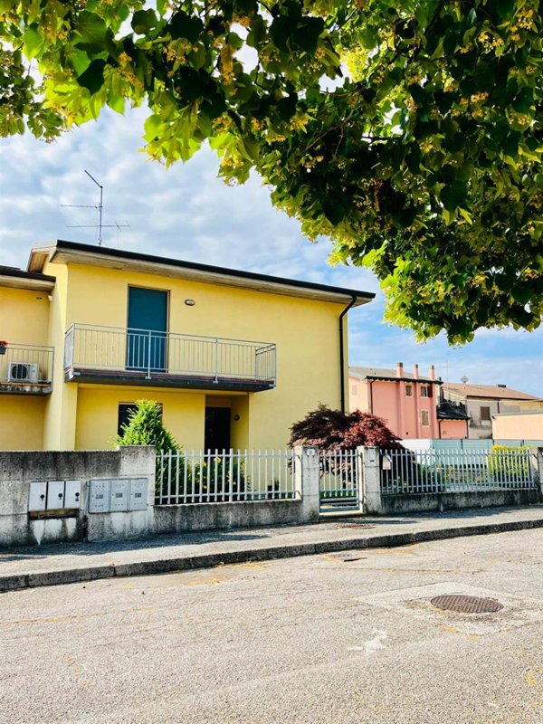 casa indipendente in vendita a Nogara in zona Caselle