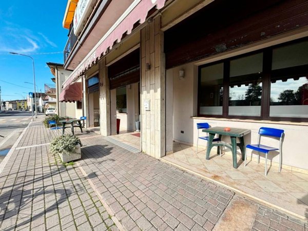 locale commerciale in vendita a Nogara in zona Caselle