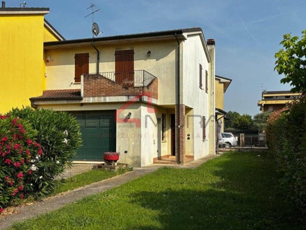 casa indipendente in vendita a Nogara in zona Caselle