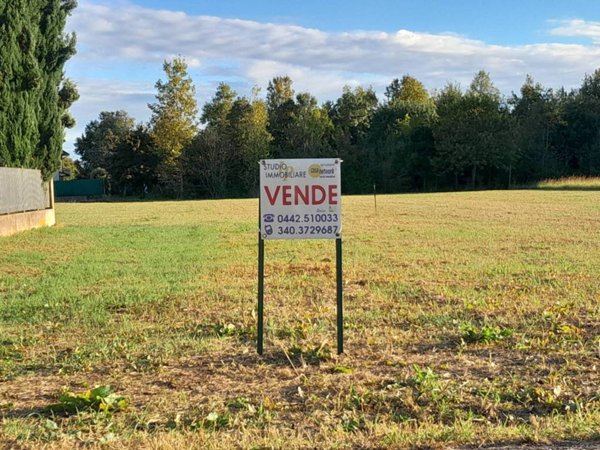 terreno edificabile in vendita a Nogara