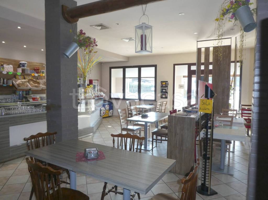 negozio in vendita a Nogara in zona Caselle