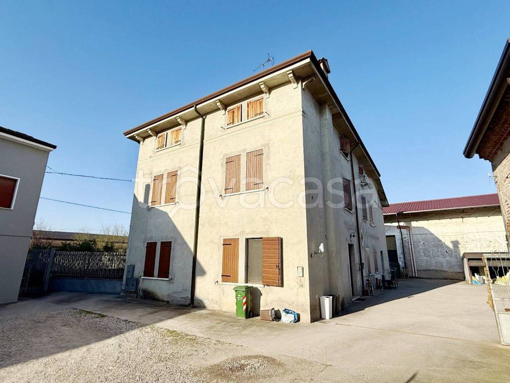 appartamento in vendita a Nogara in zona Caselle