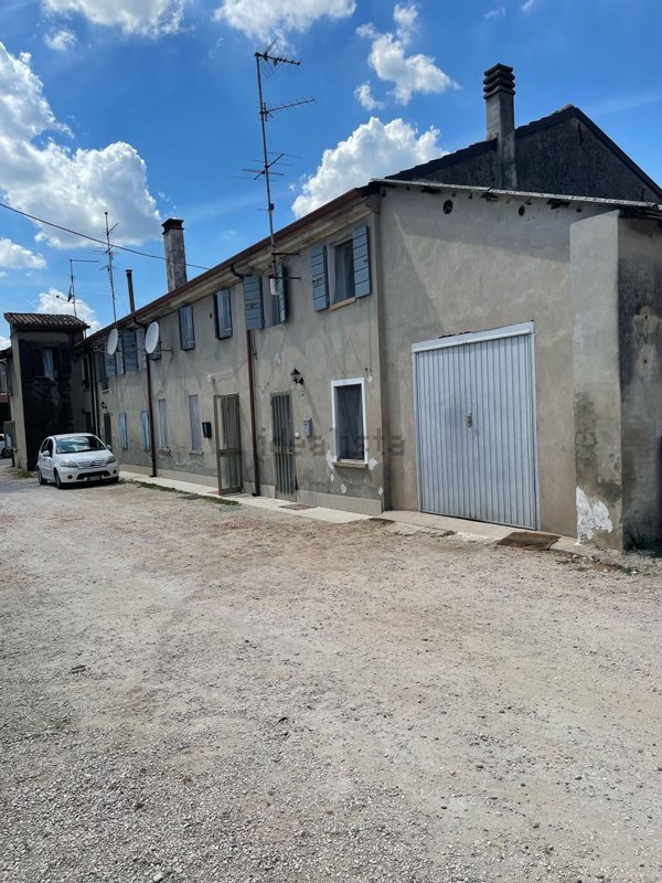 appartamento in vendita a Nogara in zona Caselle