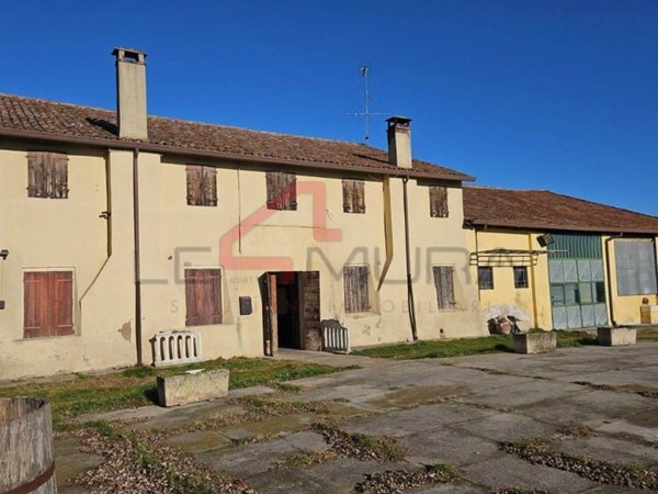 casale in vendita a Nogara