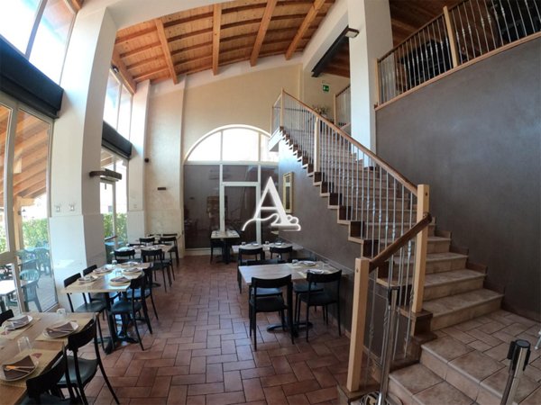 locale commerciale in vendita a Nogara