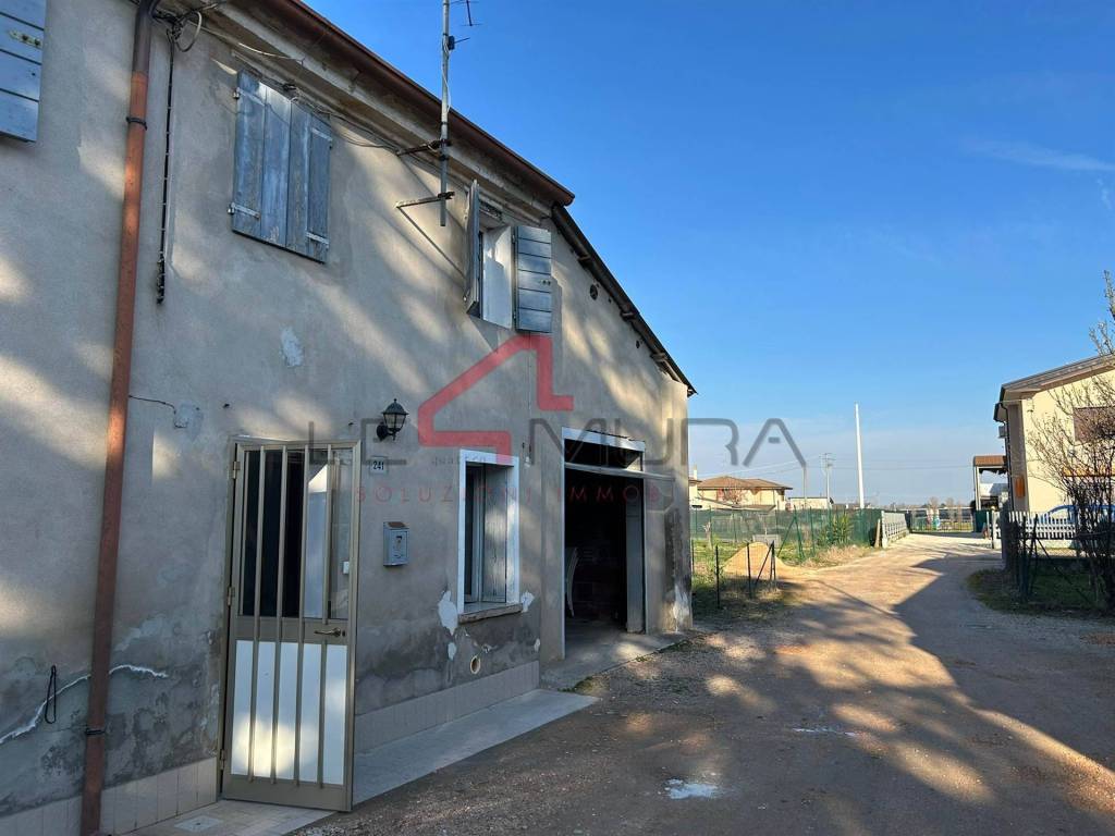 casa indipendente in vendita a Nogara in zona Caselle